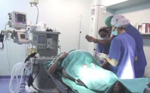 Imagen del vídeo distribuido por el hospital de Burgos donde se efectuó la cesárea