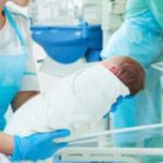 Nace el primer bebé del mundo fruto de un trasplante de útero